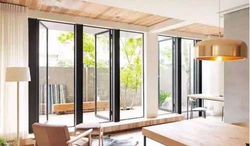 在設(shè)計師的工作中，客戶都有一定的知識水平